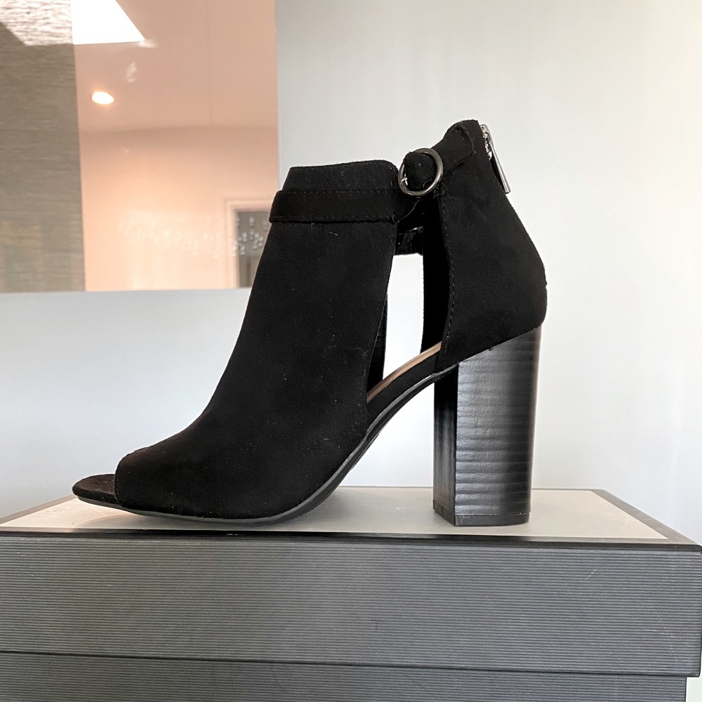 Suede Peep-Toe Chunky Heel Mules EUC